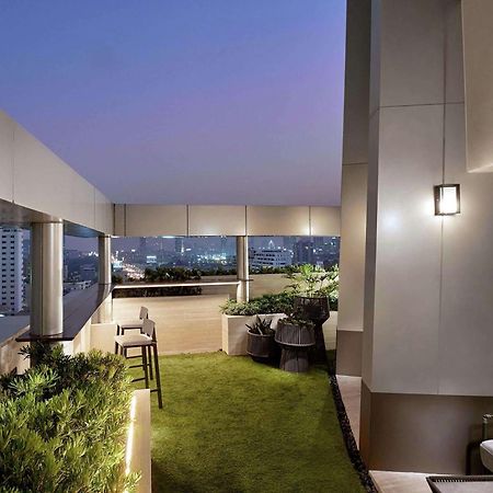 Doubletree By Hilton Bangkok Ploenchit Hotel Екстериор снимка