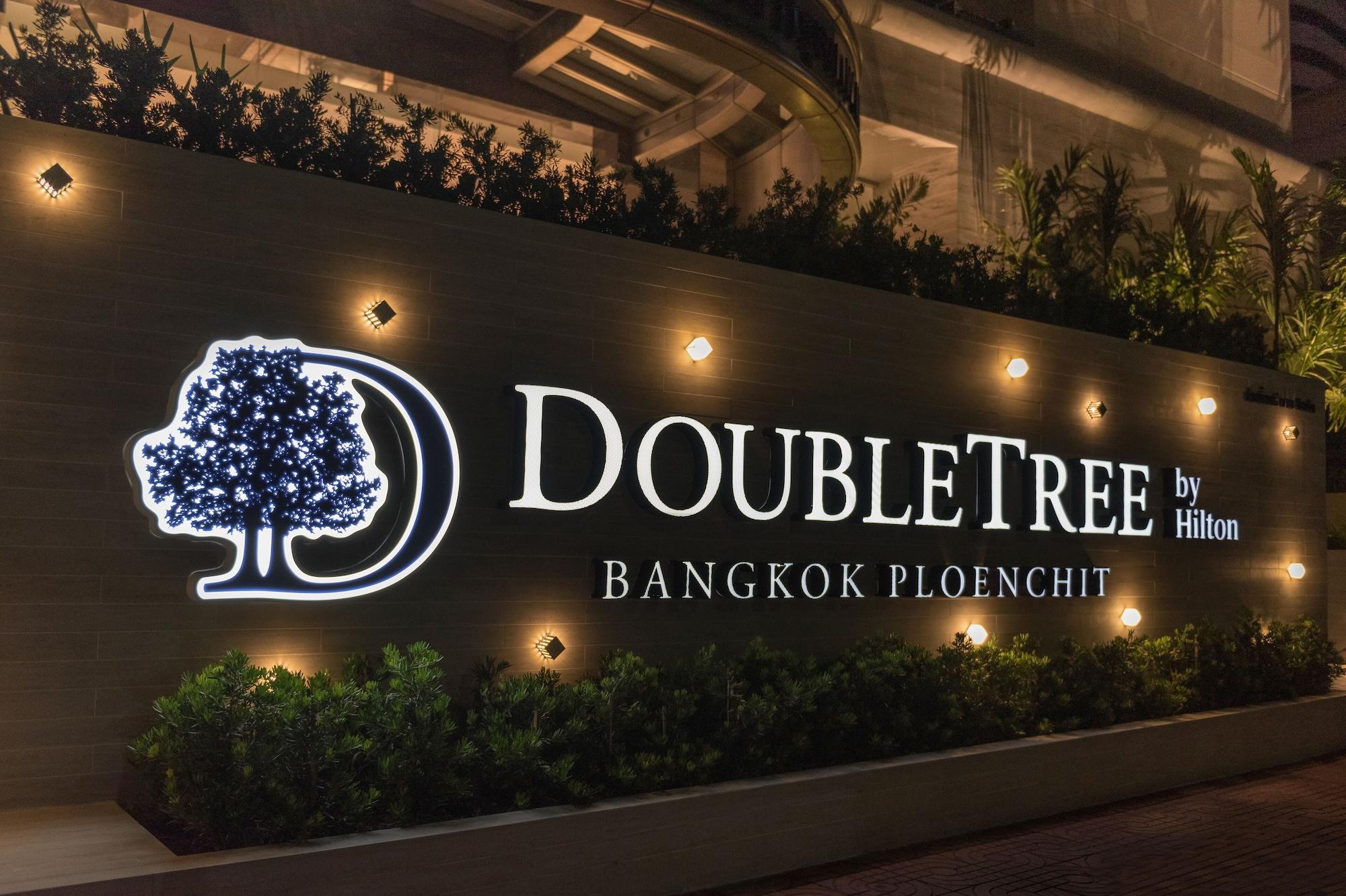 Doubletree By Hilton Bangkok Ploenchit Hotel Екстериор снимка