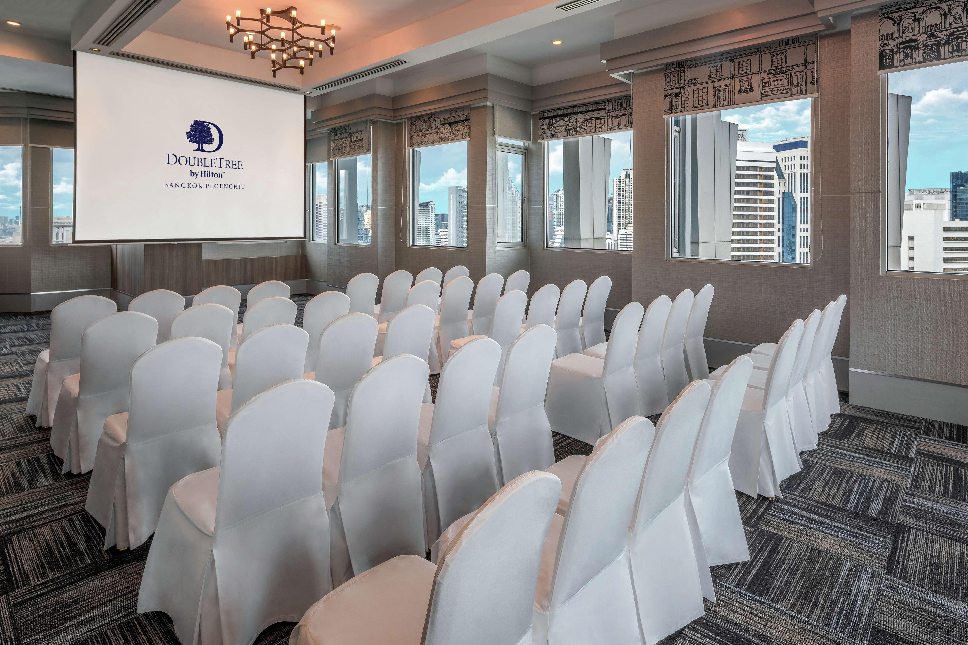 Doubletree By Hilton Bangkok Ploenchit Hotel Екстериор снимка