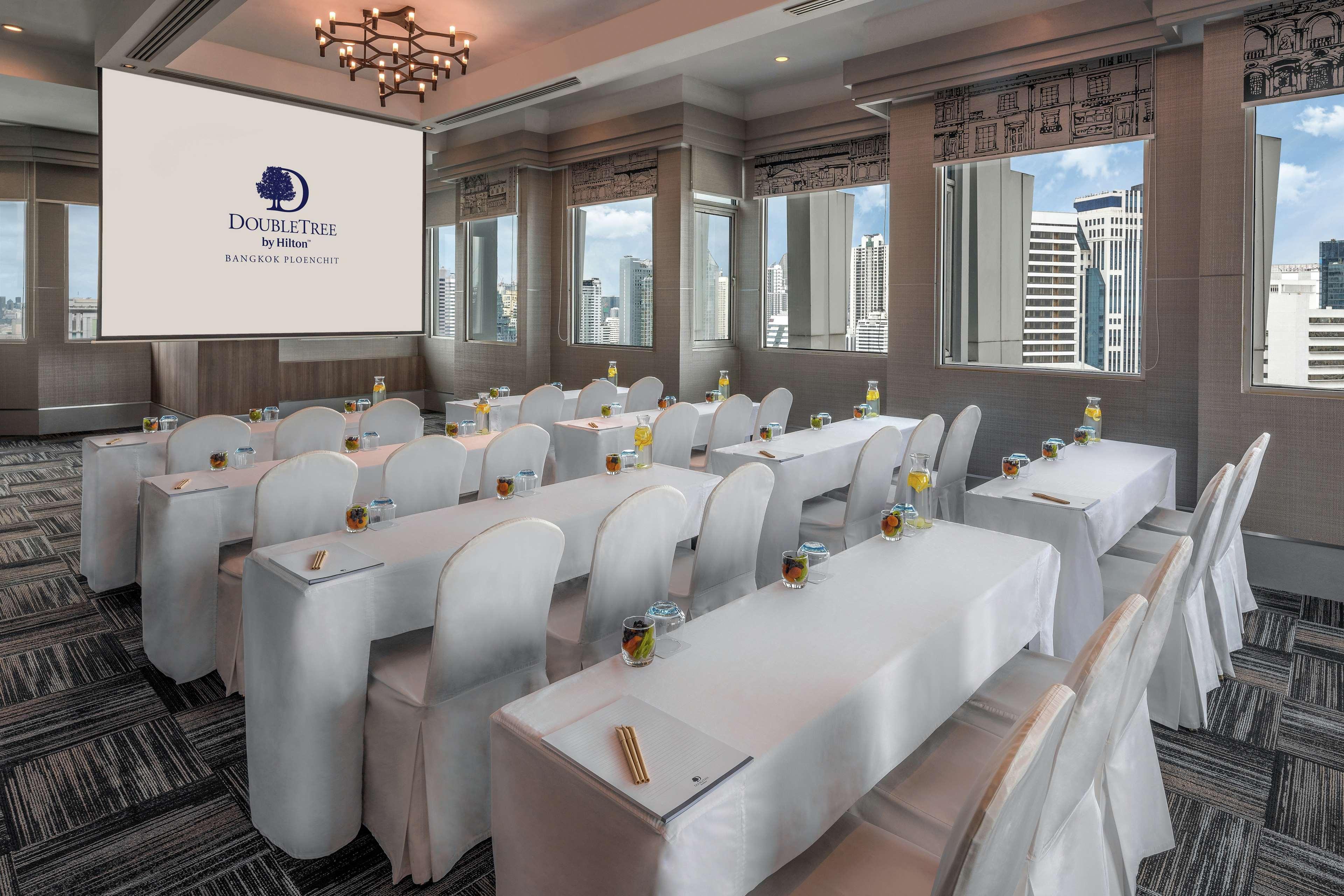 Doubletree By Hilton Bangkok Ploenchit Hotel Екстериор снимка