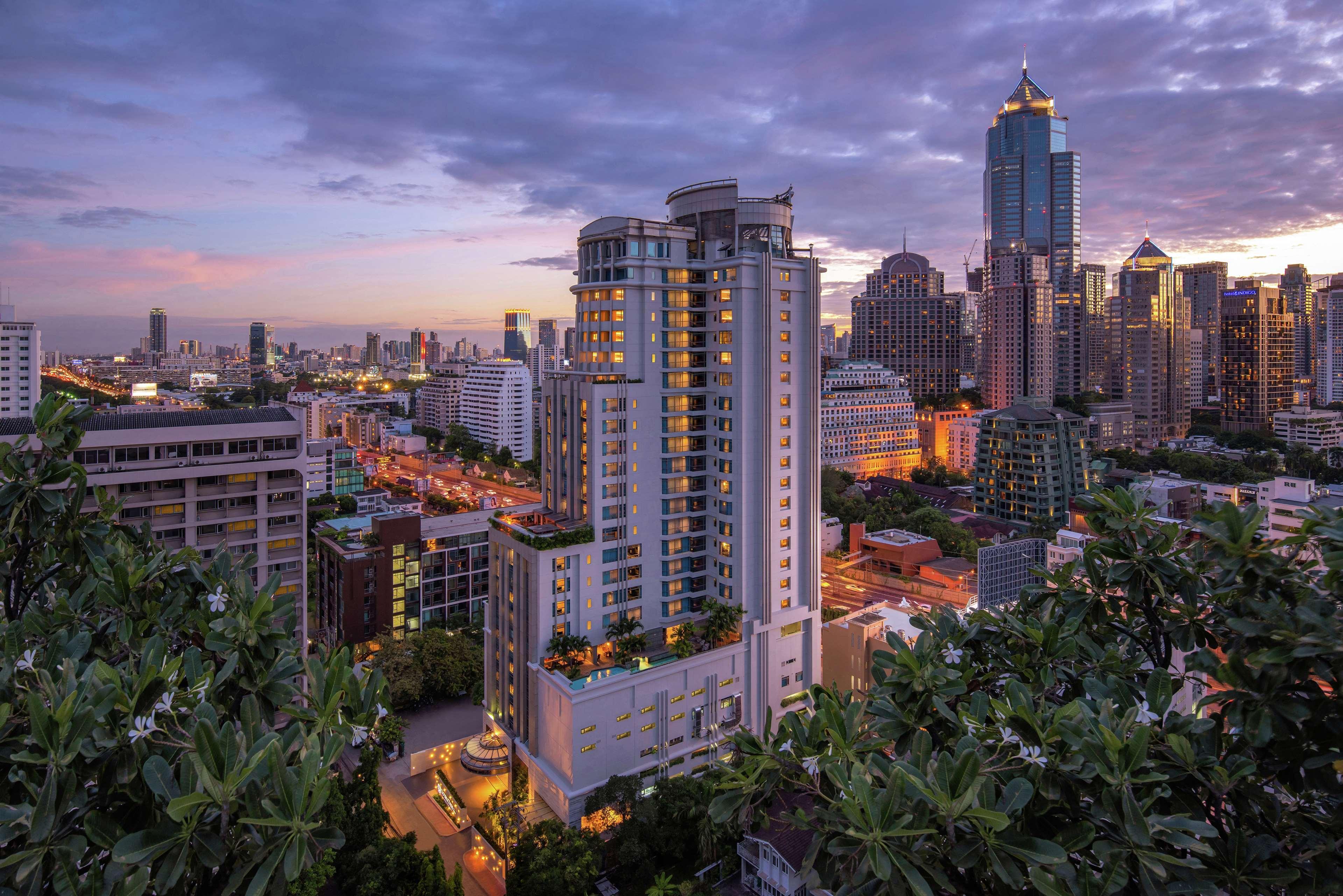 Doubletree By Hilton Bangkok Ploenchit Hotel Екстериор снимка