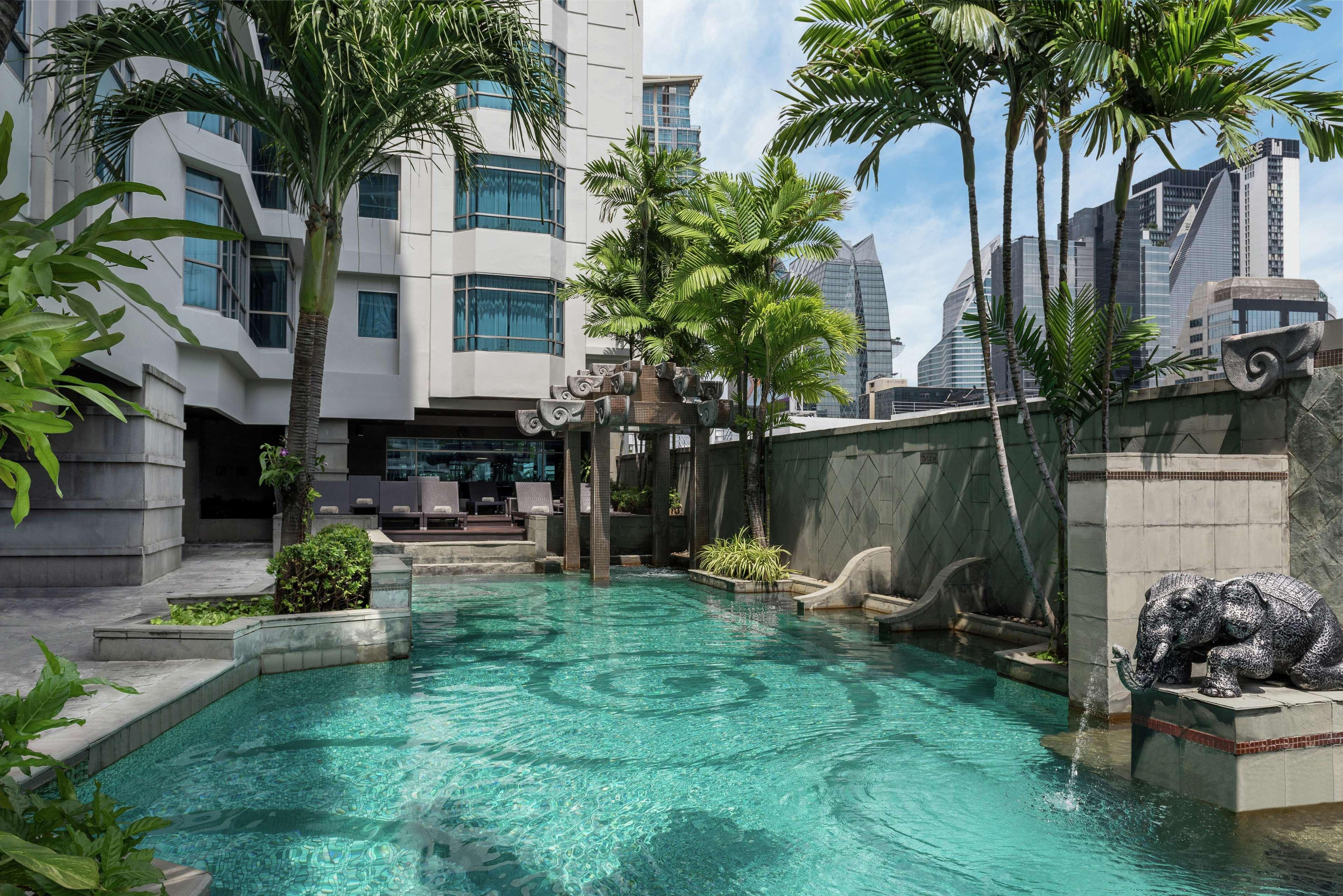 Doubletree By Hilton Bangkok Ploenchit Hotel Екстериор снимка