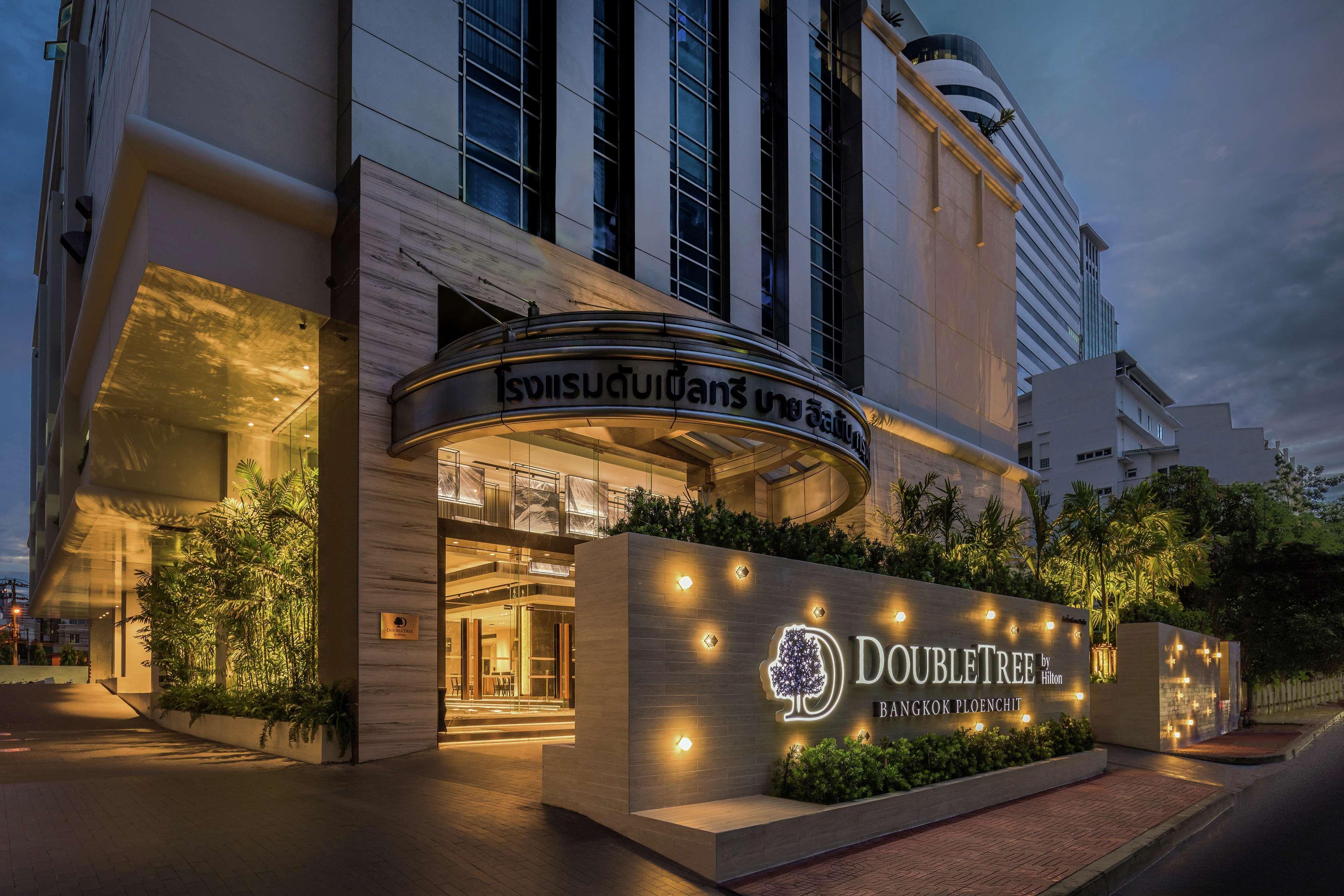 Doubletree By Hilton Bangkok Ploenchit Hotel Екстериор снимка