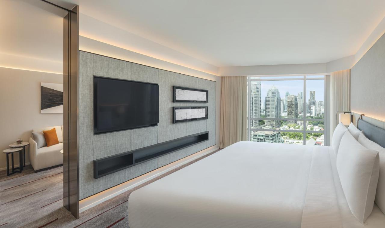 Doubletree By Hilton Bangkok Ploenchit Hotel Екстериор снимка
