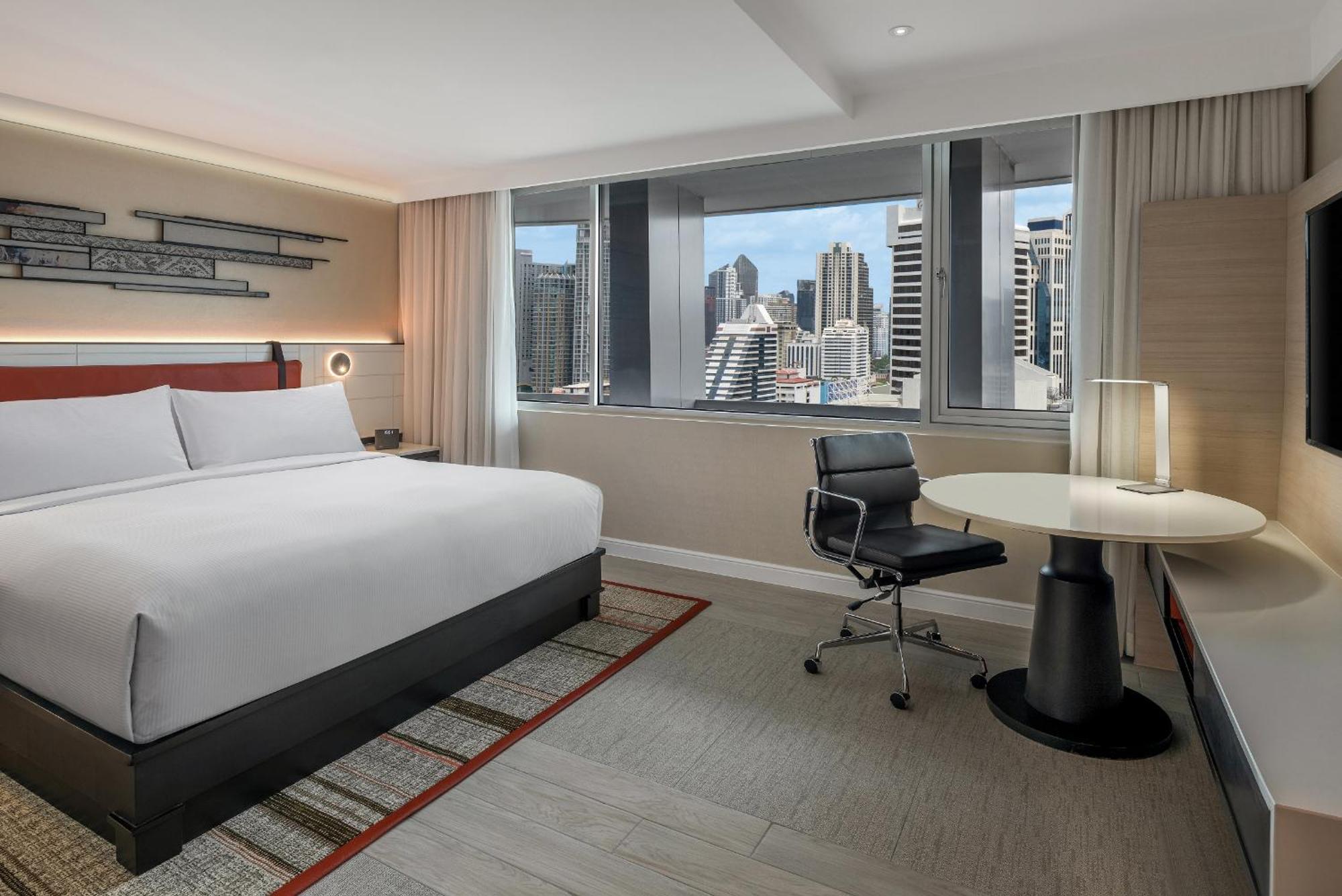 Doubletree By Hilton Bangkok Ploenchit Hotel Екстериор снимка