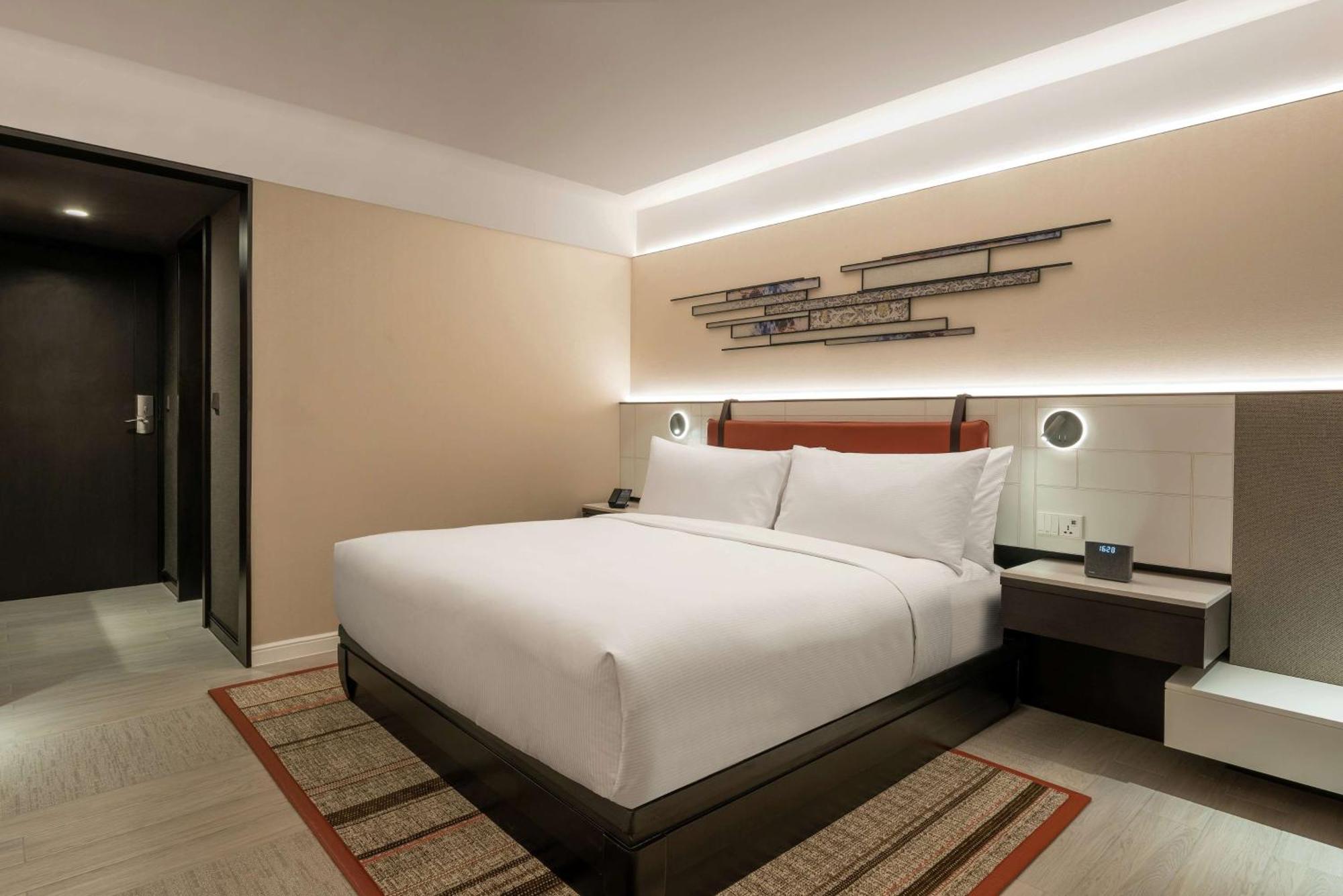 Doubletree By Hilton Bangkok Ploenchit Hotel Екстериор снимка