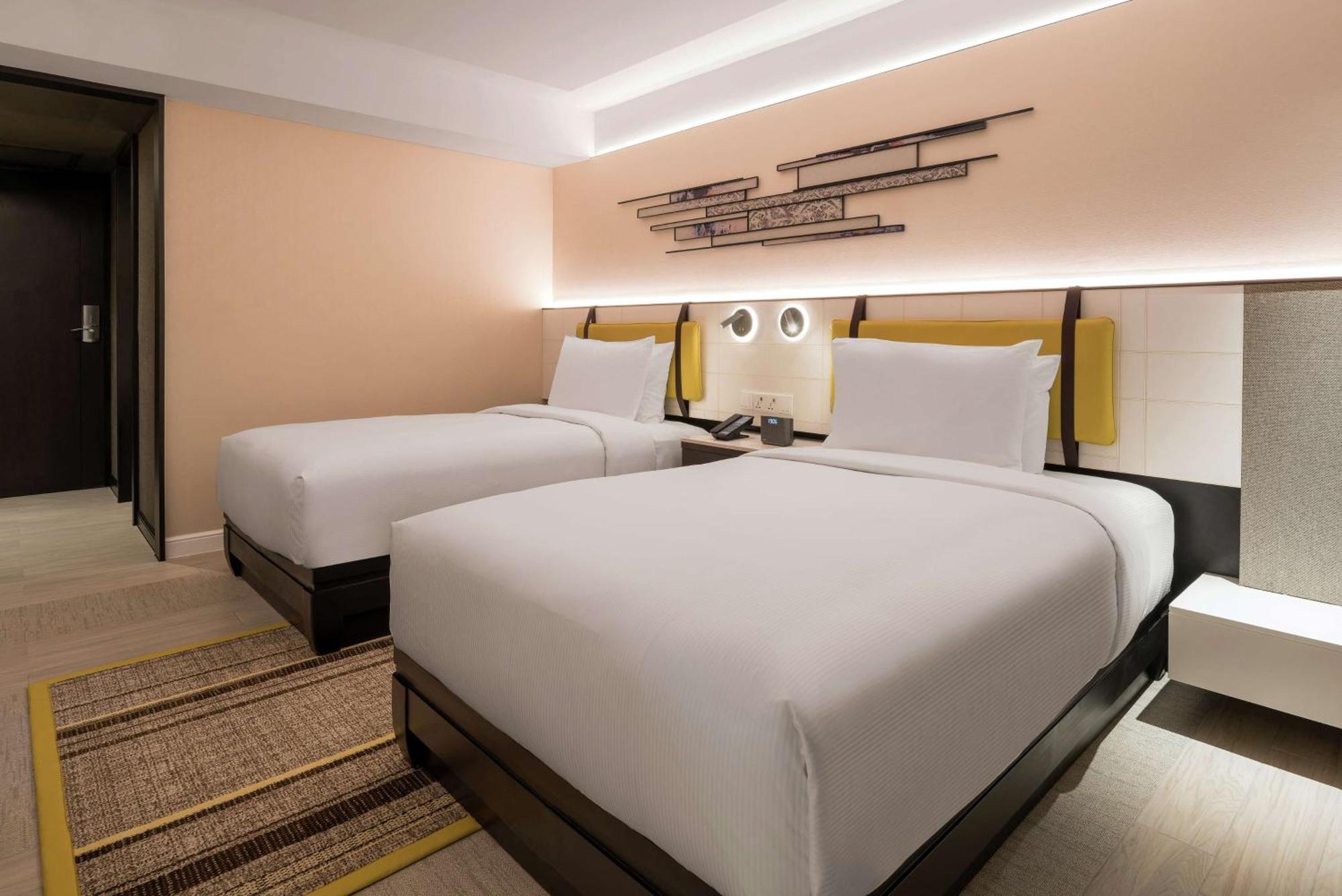 Doubletree By Hilton Bangkok Ploenchit Hotel Екстериор снимка
