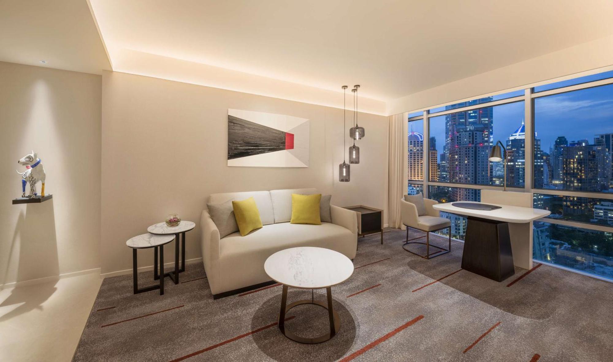 Doubletree By Hilton Bangkok Ploenchit Hotel Екстериор снимка