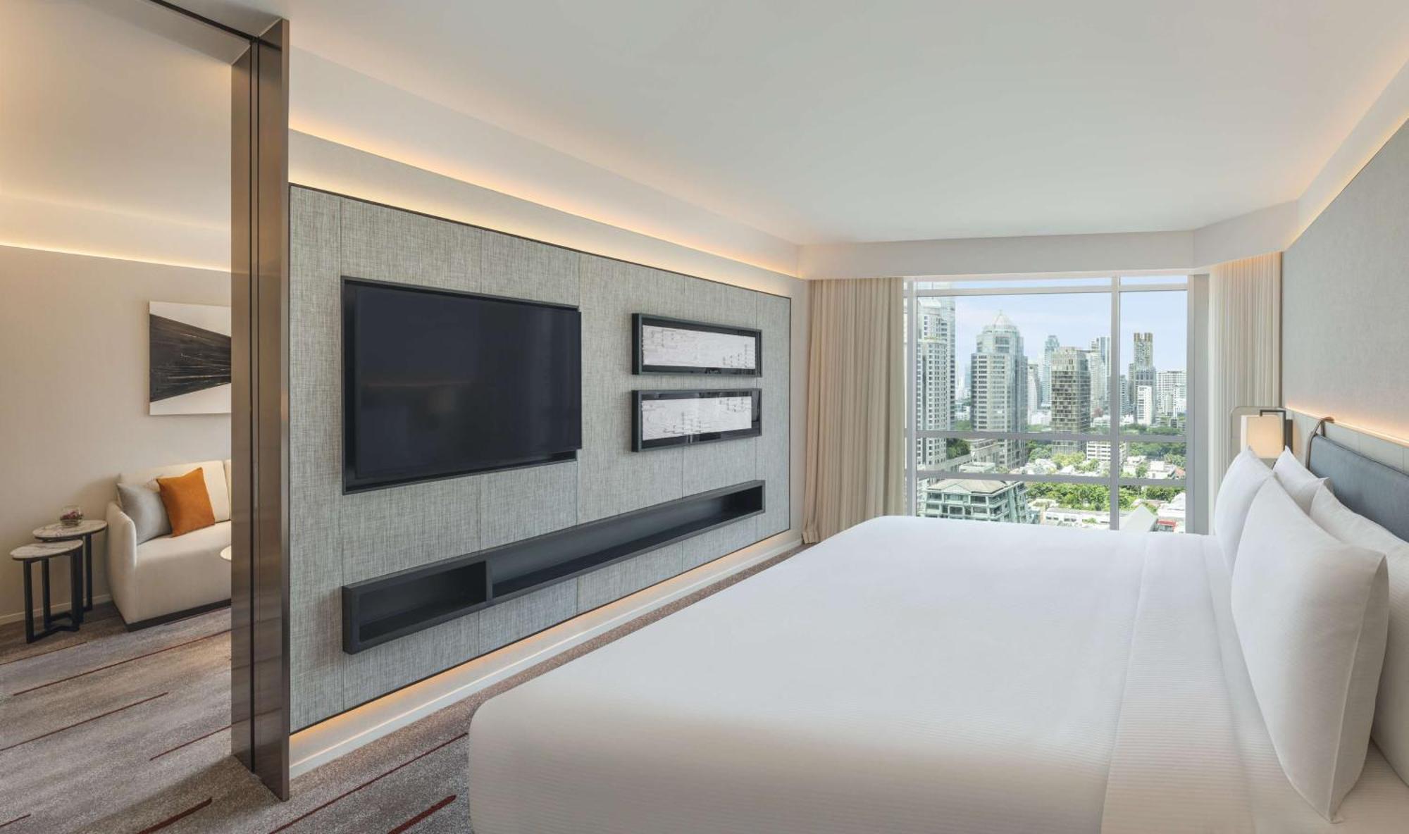 Doubletree By Hilton Bangkok Ploenchit Hotel Екстериор снимка