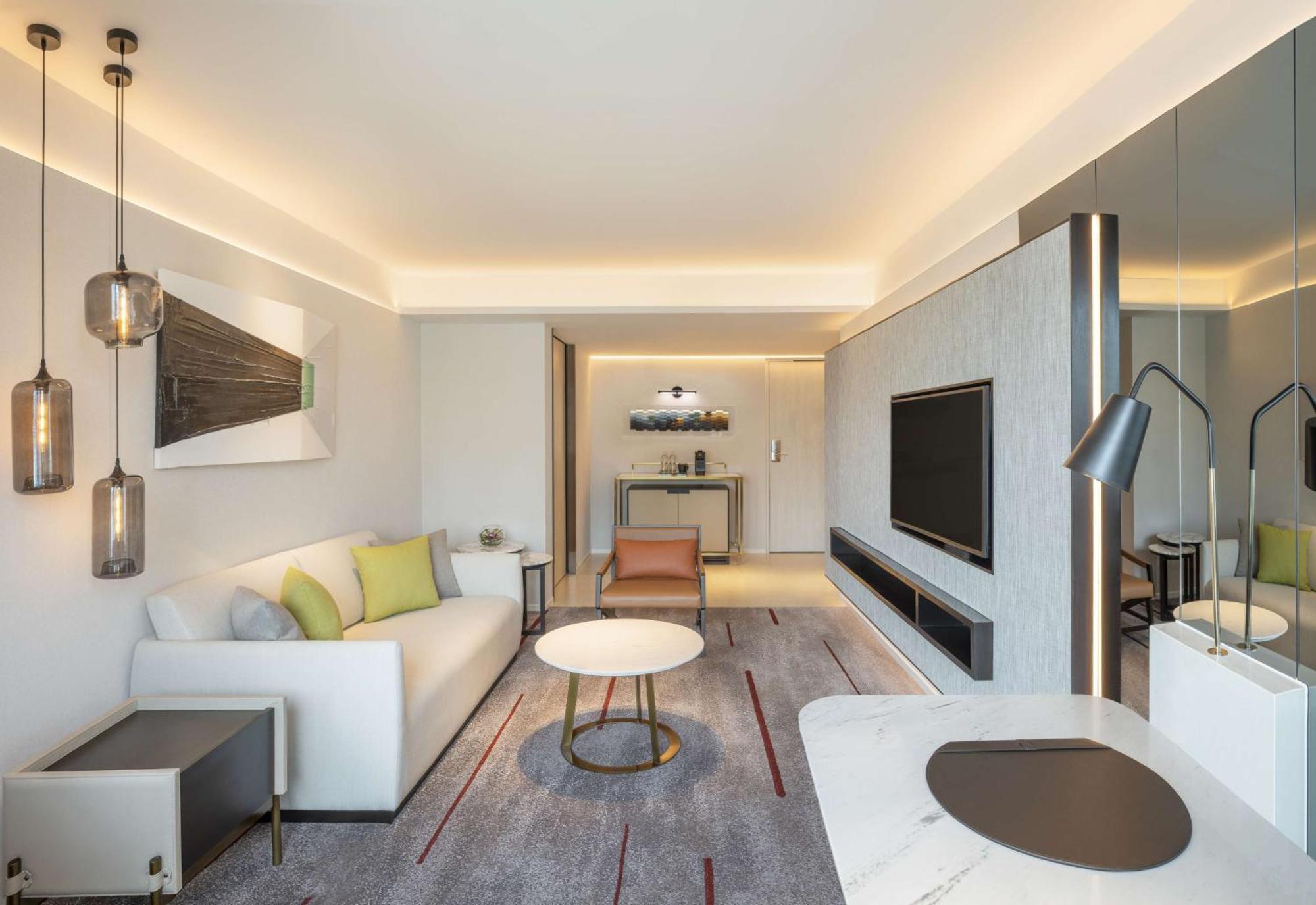 Doubletree By Hilton Bangkok Ploenchit Hotel Екстериор снимка