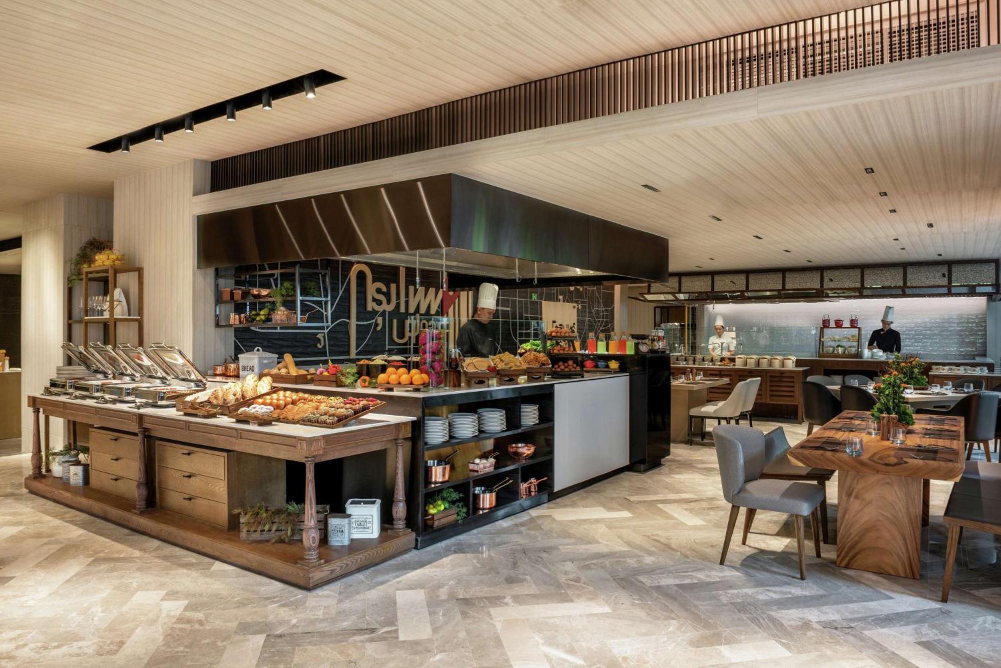 Doubletree By Hilton Bangkok Ploenchit Hotel Екстериор снимка