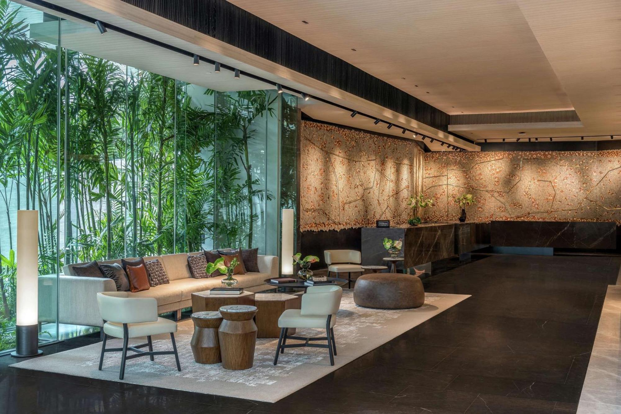 Doubletree By Hilton Bangkok Ploenchit Hotel Екстериор снимка