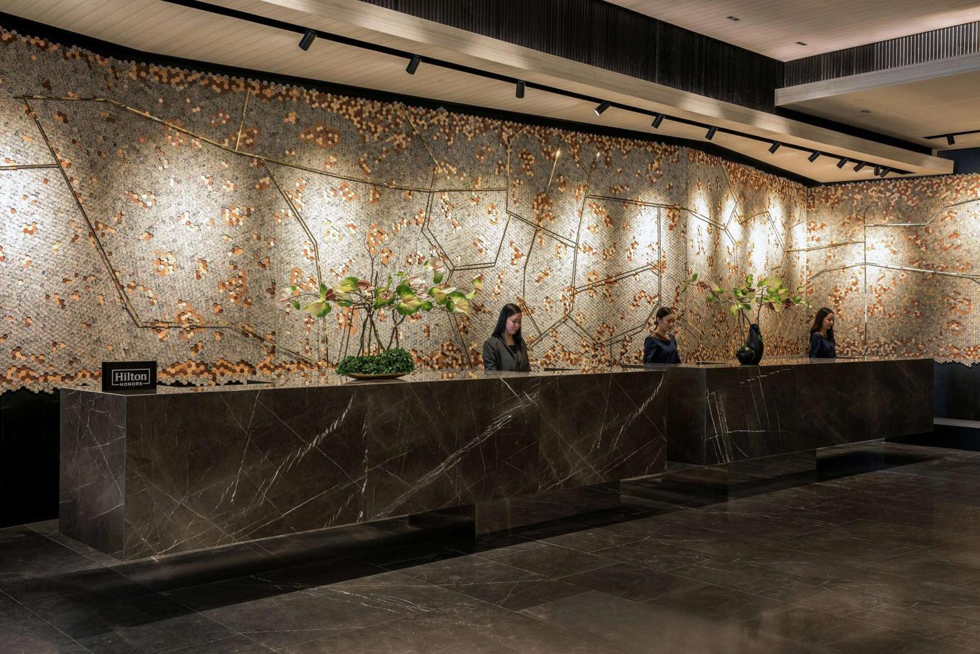 Doubletree By Hilton Bangkok Ploenchit Hotel Екстериор снимка