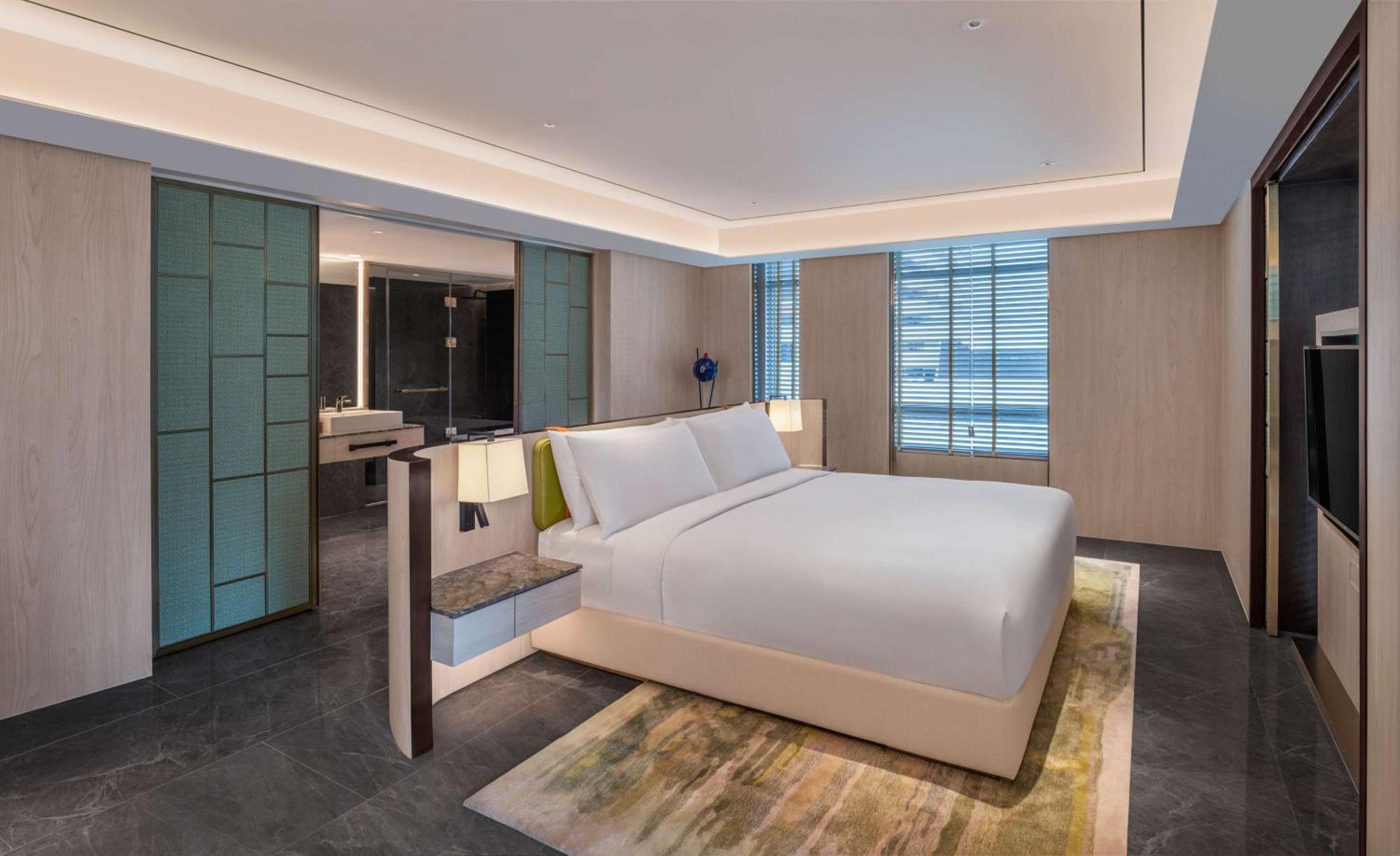 Doubletree By Hilton Bangkok Ploenchit Hotel Екстериор снимка