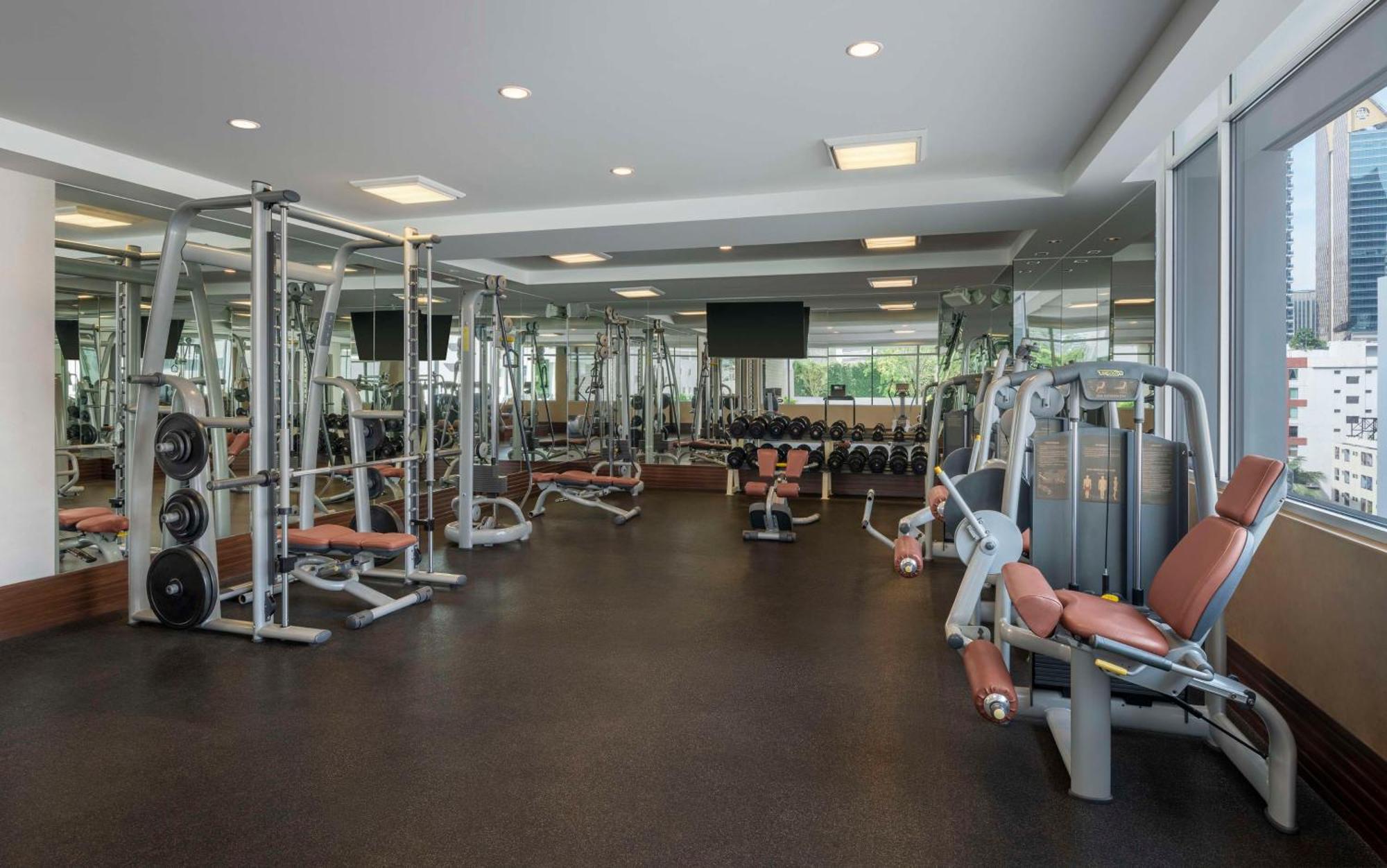 Doubletree By Hilton Bangkok Ploenchit Hotel Екстериор снимка