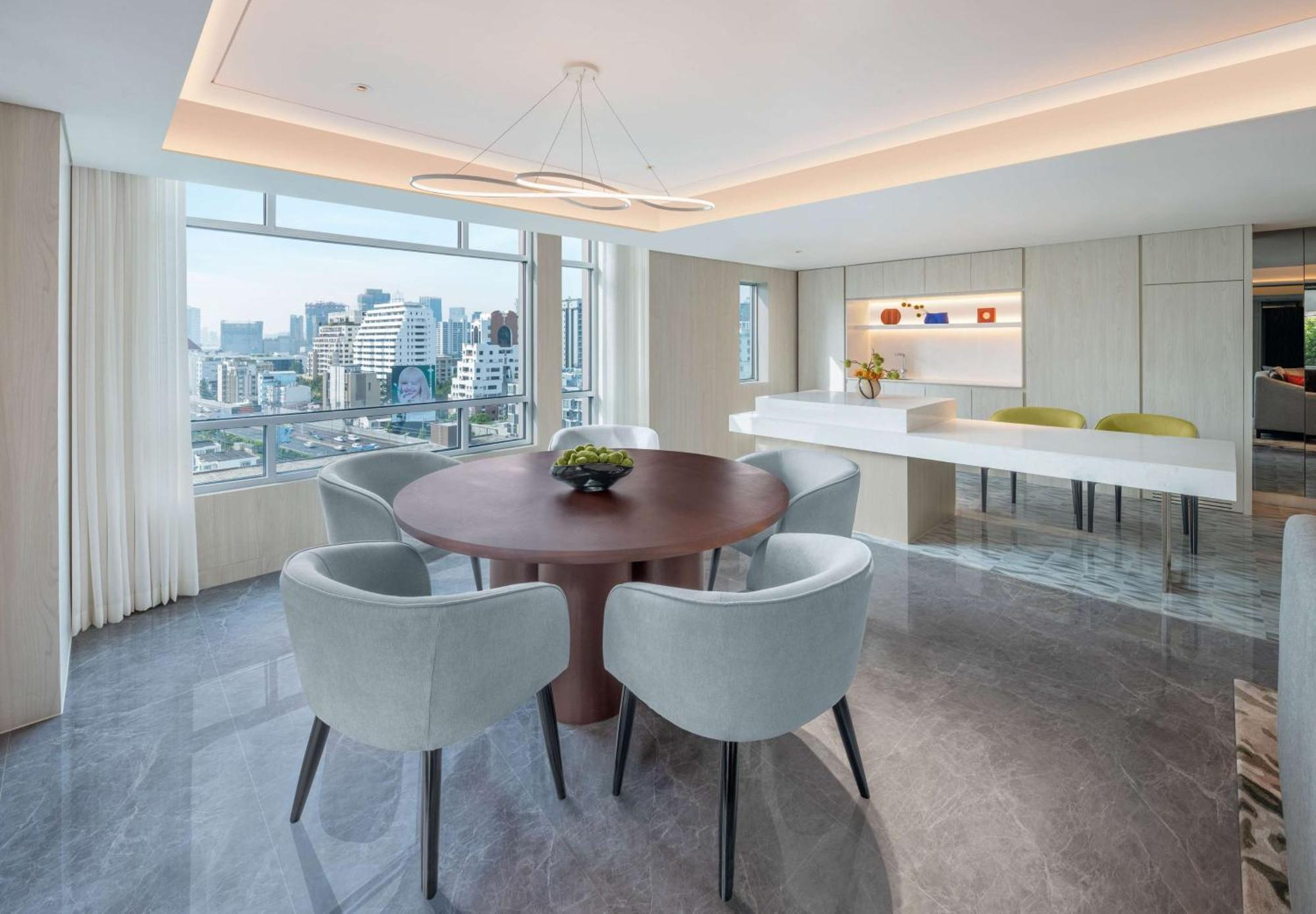 Doubletree By Hilton Bangkok Ploenchit Hotel Екстериор снимка