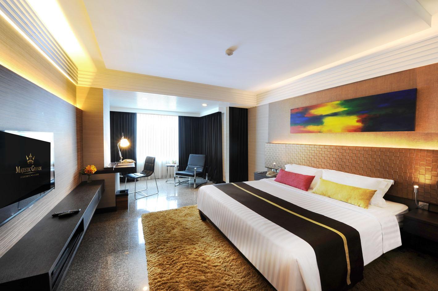Doubletree By Hilton Bangkok Ploenchit Hotel Екстериор снимка